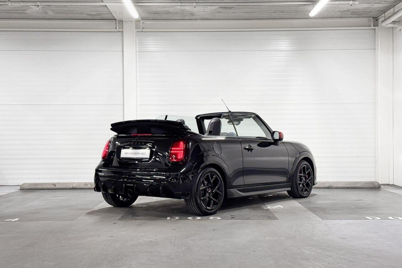 Mini John Cooper Works Cabrio | Pakket XL | Softtop MINI Yours | 17" JCW Sprint Spoke black
