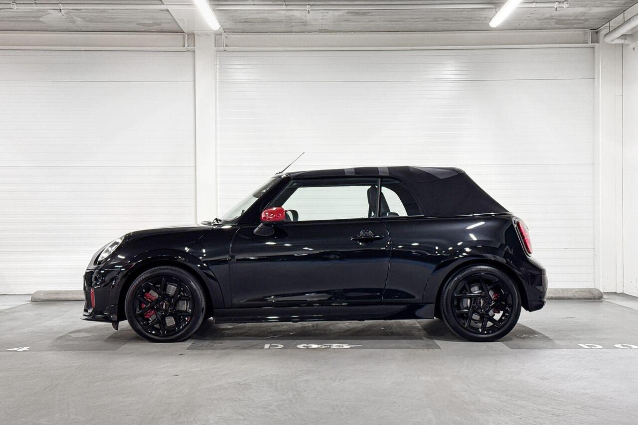 Mini John Cooper Works Cabrio | Pakket XL | Softtop MINI Yours | 17" JCW Sprint Spoke black