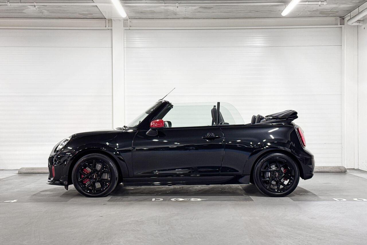 Mini John Cooper Works Cabrio | Pakket XL | Softtop MINI Yours | 17" JCW Sprint Spoke black