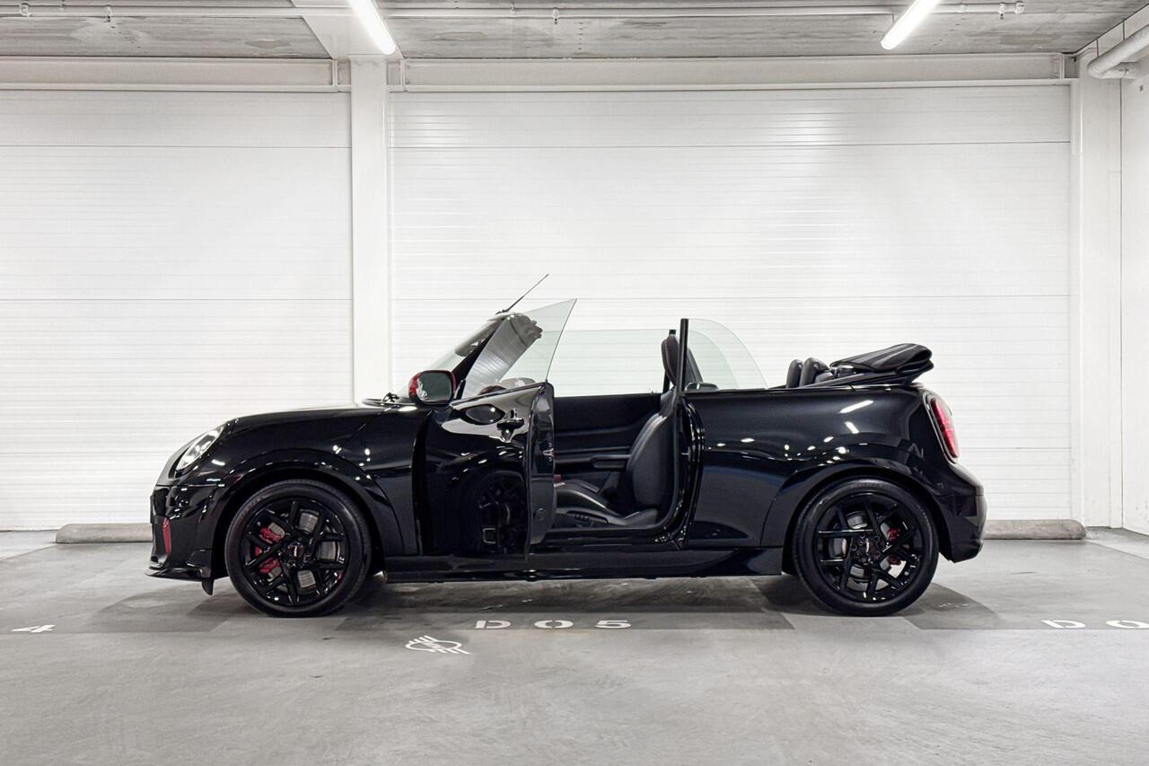 Mini John Cooper Works Cabrio | Pakket XL | Softtop MINI Yours | 17" JCW Sprint Spoke black