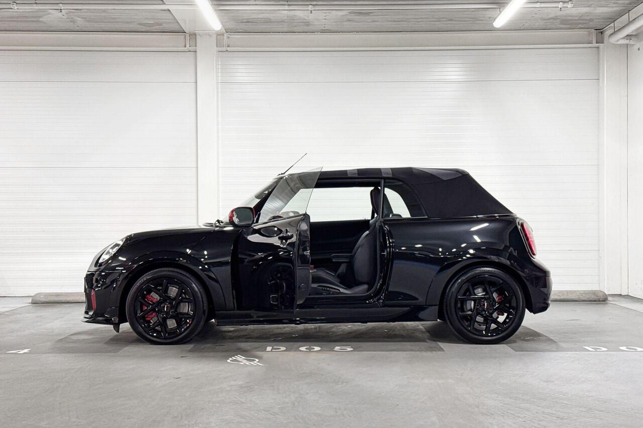Mini John Cooper Works Cabrio | Pakket XL | Softtop MINI Yours | 17" JCW Sprint Spoke black