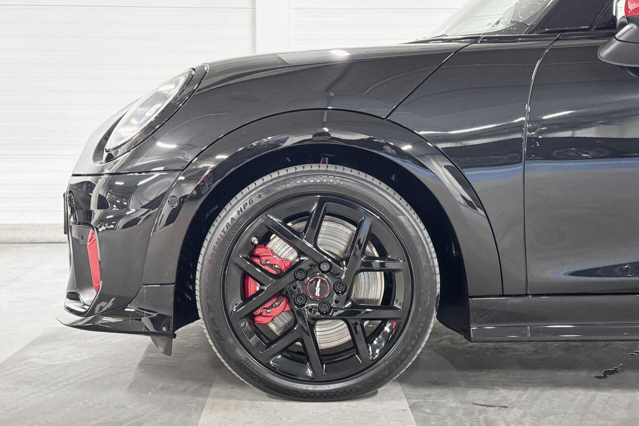 Mini John Cooper Works Cabrio | Pakket XL | Softtop MINI Yours | 17" JCW Sprint Spoke black
