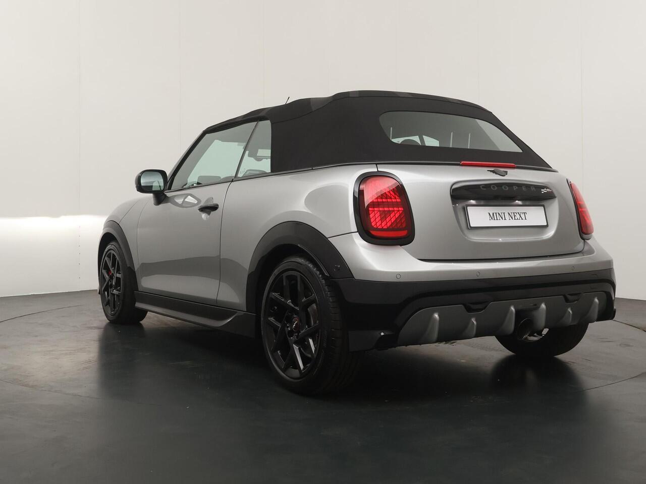 Mini John Cooper Works Cabrio JCW Pakket-XL | Harman Kardon | Elektrische stoelen | 360-graden camera | Adaptieve Cruise Control