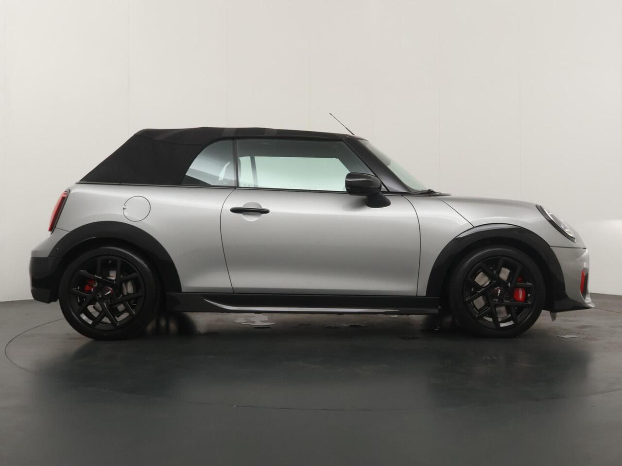 Mini John Cooper Works Cabrio JCW Pakket-XL | Harman Kardon | Elektrische stoelen | 360-graden camera | Adaptieve Cruise Control
