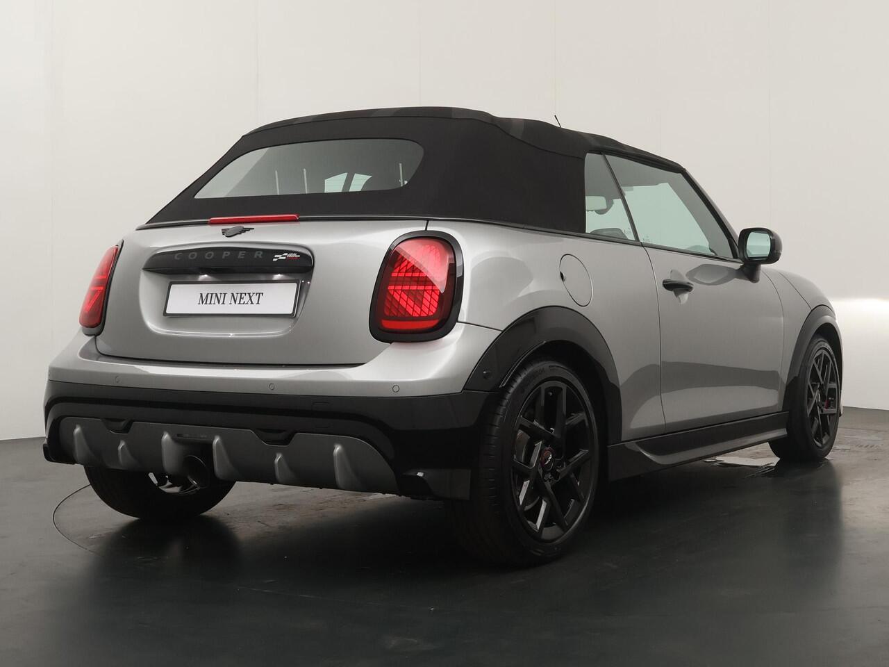 Mini John Cooper Works Cabrio JCW Pakket-XL | Harman Kardon | Elektrische stoelen | 360-graden camera | Adaptieve Cruise Control