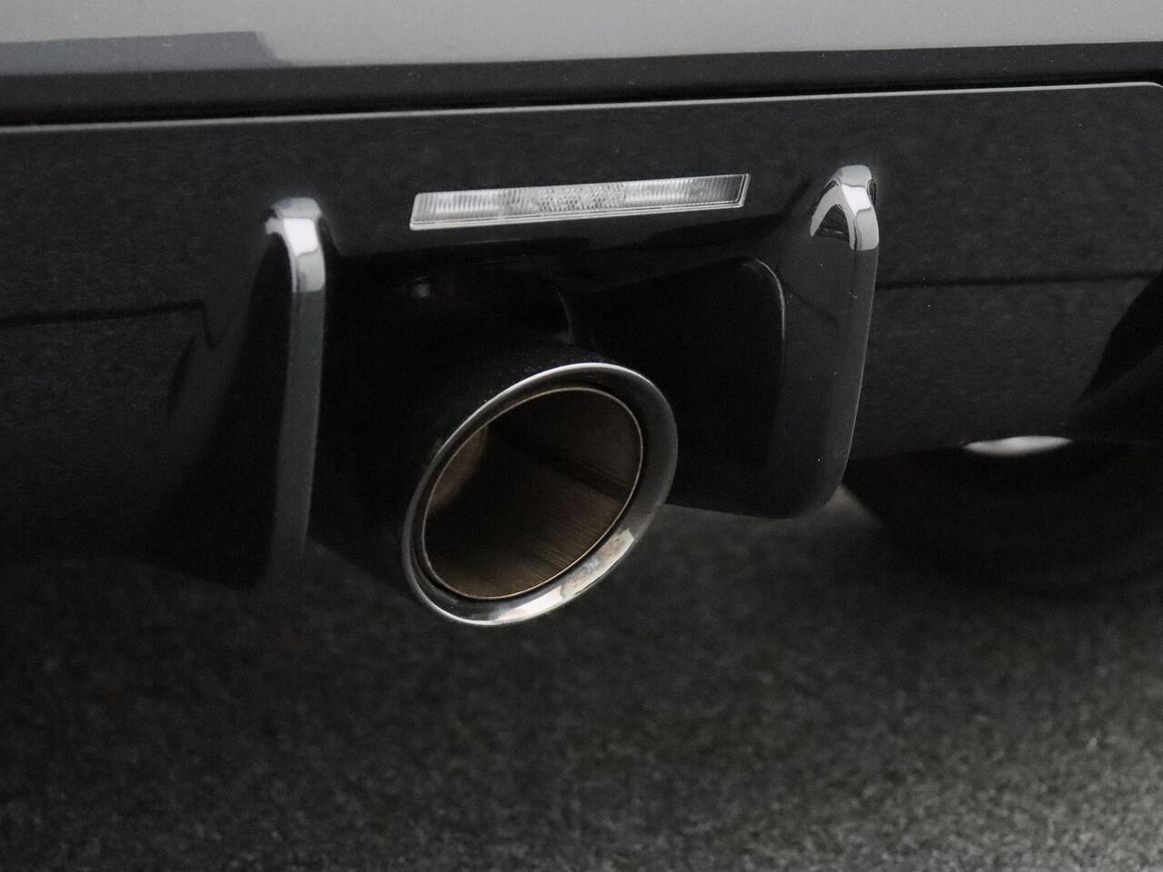 Mini John Cooper Works Cabrio Pakket XL + Stuurwielrand Verwarmd + Comfort Access + Windscherm + Elektrisch verstelbare stoelen + Driving Assistant Plus + Harman Kardon + Head-Up Display + 17''