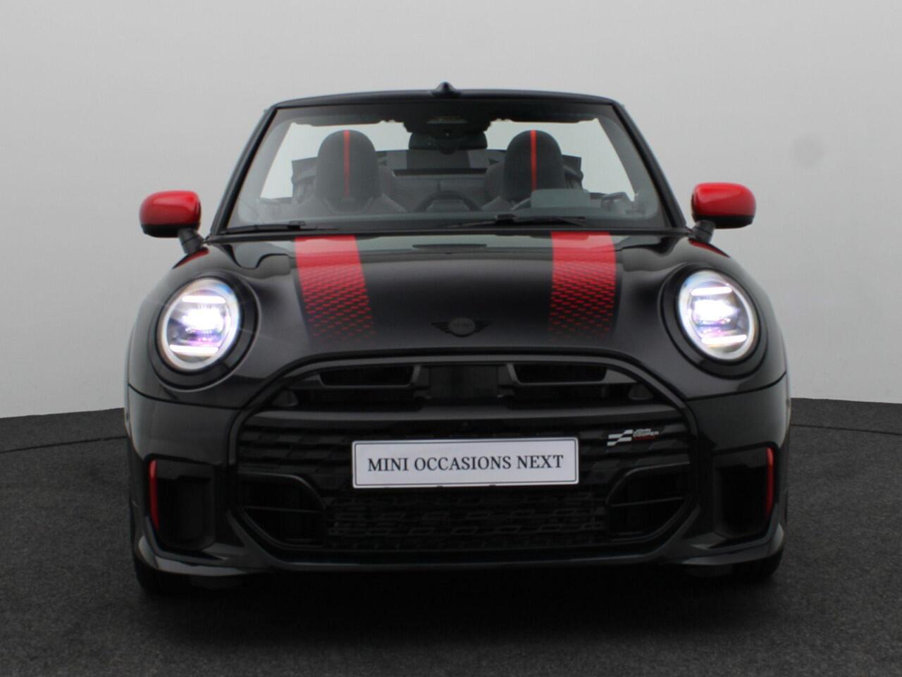 Mini John Cooper Works Cabrio Pakket XL + Stuurwielrand Verwarmd + Comfort Access + Windscherm + Elektrisch verstelbare stoelen + Driving Assistant Plus + Harman Kardon + Head-Up Display + 17''