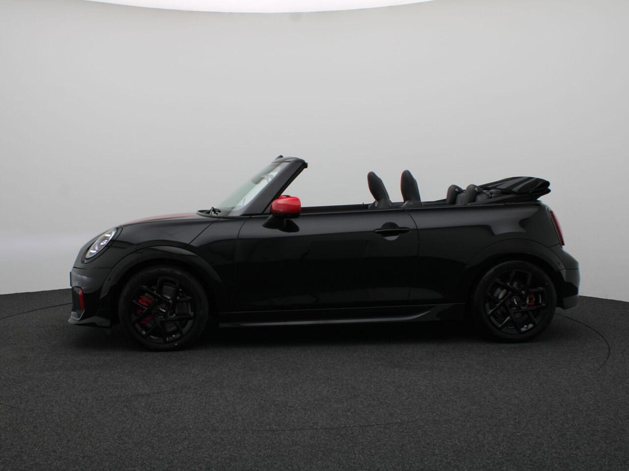 Mini John Cooper Works Cabrio Pakket XL + Stuurwielrand Verwarmd + Comfort Access + Windscherm + Elektrisch verstelbare stoelen + Driving Assistant Plus + Harman Kardon + Head-Up Display + 17''
