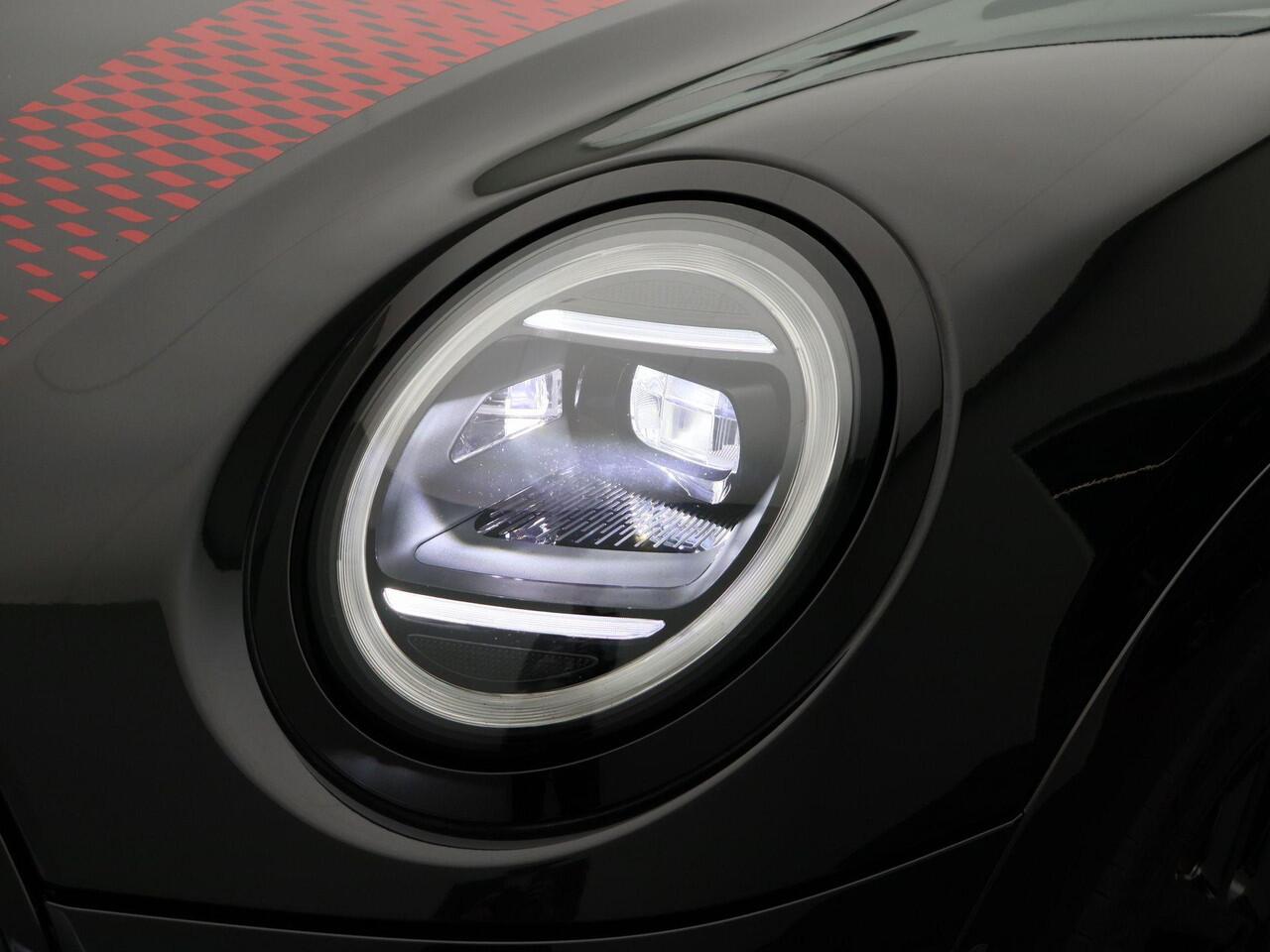 Mini John Cooper Works Cabrio Pakket XL + Stuurwielrand Verwarmd + Comfort Access + Windscherm + Elektrisch verstelbare stoelen + Driving Assistant Plus + Harman Kardon + Head-Up Display + 17''