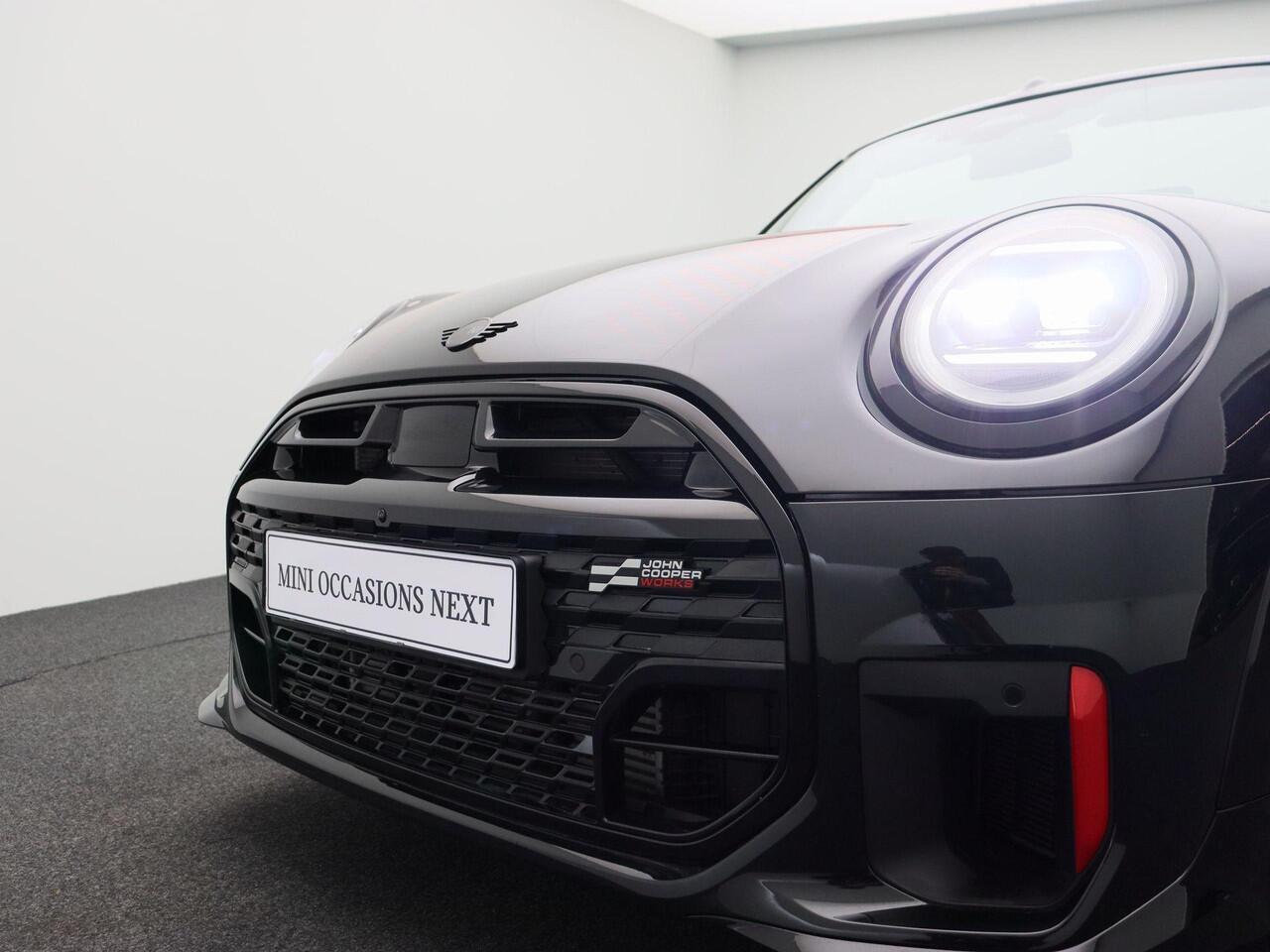 Mini John Cooper Works Cabrio Pakket XL + Stuurwielrand Verwarmd + Comfort Access + Windscherm + Elektrisch verstelbare stoelen + Driving Assistant Plus + Harman Kardon + Head-Up Display + 17''