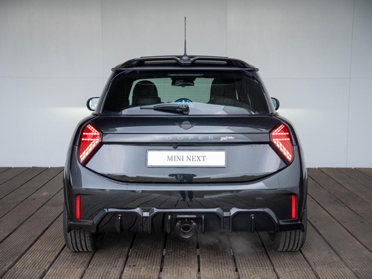 Mini John Cooper Works 3-deurs + XL-Pakket + Glazen Panoramadak + Getint glas