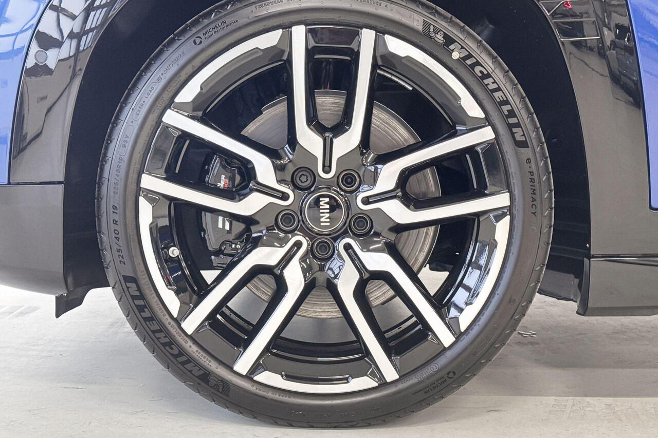 Mini John Cooper Works Aceman E M 42.5 kWh - Boost Deals