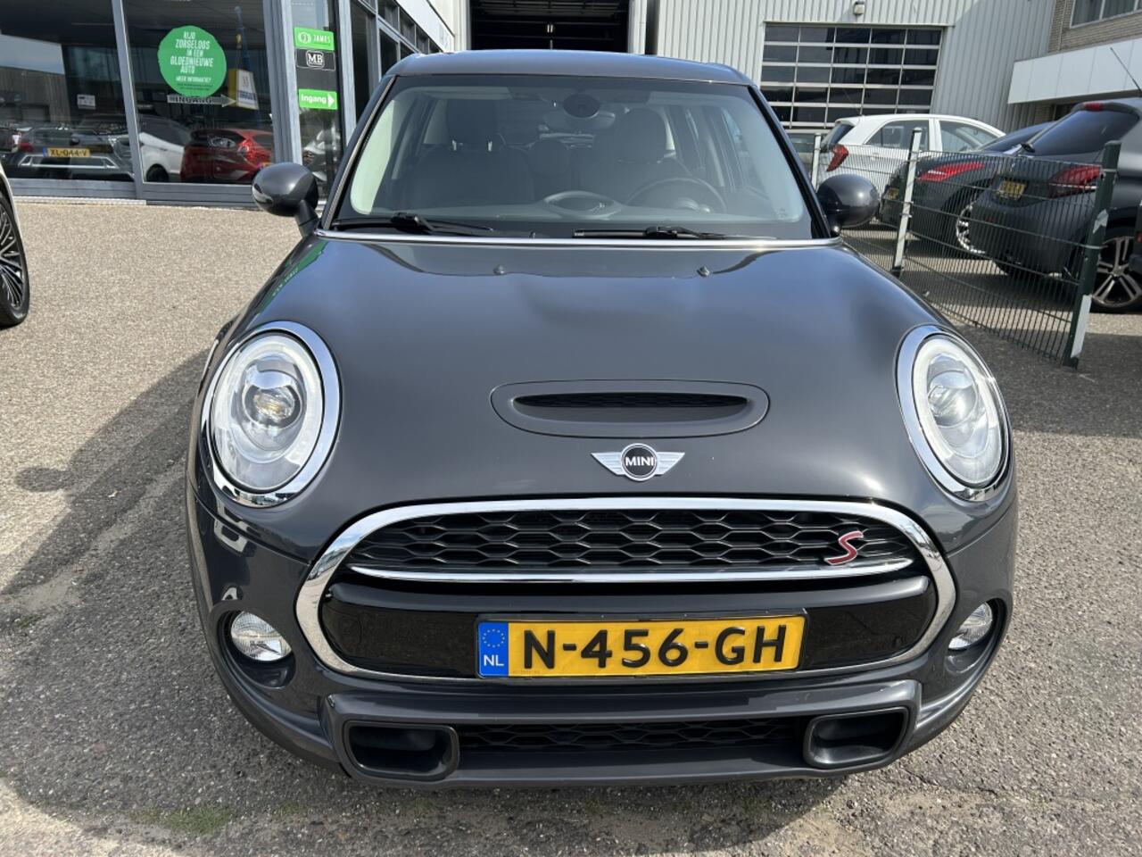 Mini MINI 2.0 Cooper S Pepper Serious Business