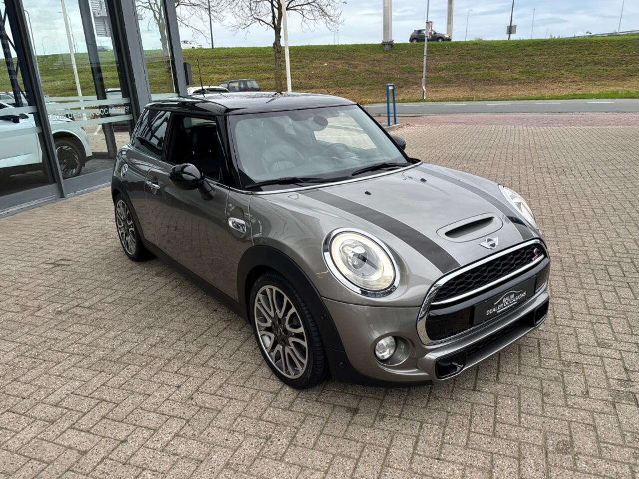 Mini MINI 2.0 COOPER S 192PK AUTOMAAT AIRCO LEER NAVI PDC HEADUP.