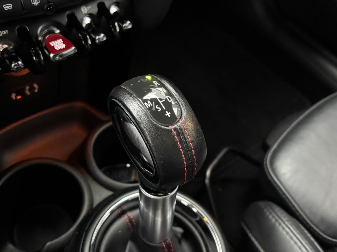 Mini MINI 2.0 COOPER S 192PK AUTOMAAT AIRCO LEER NAVI PDC HEADUP.