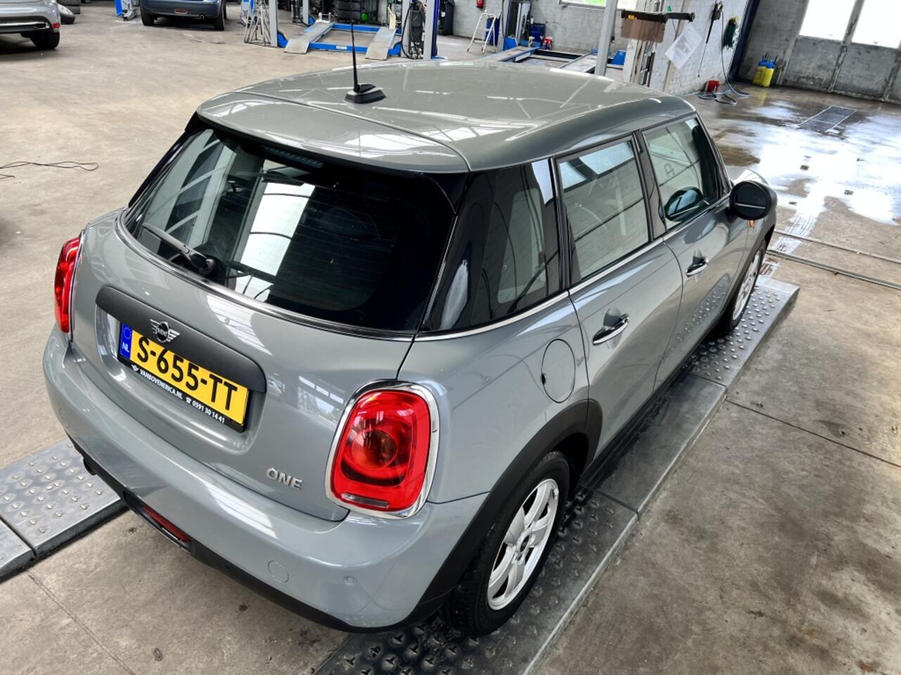 Mini MINI 5-deurs 1.5 Business Edition Cruise Clima Navi BT Tel PDC