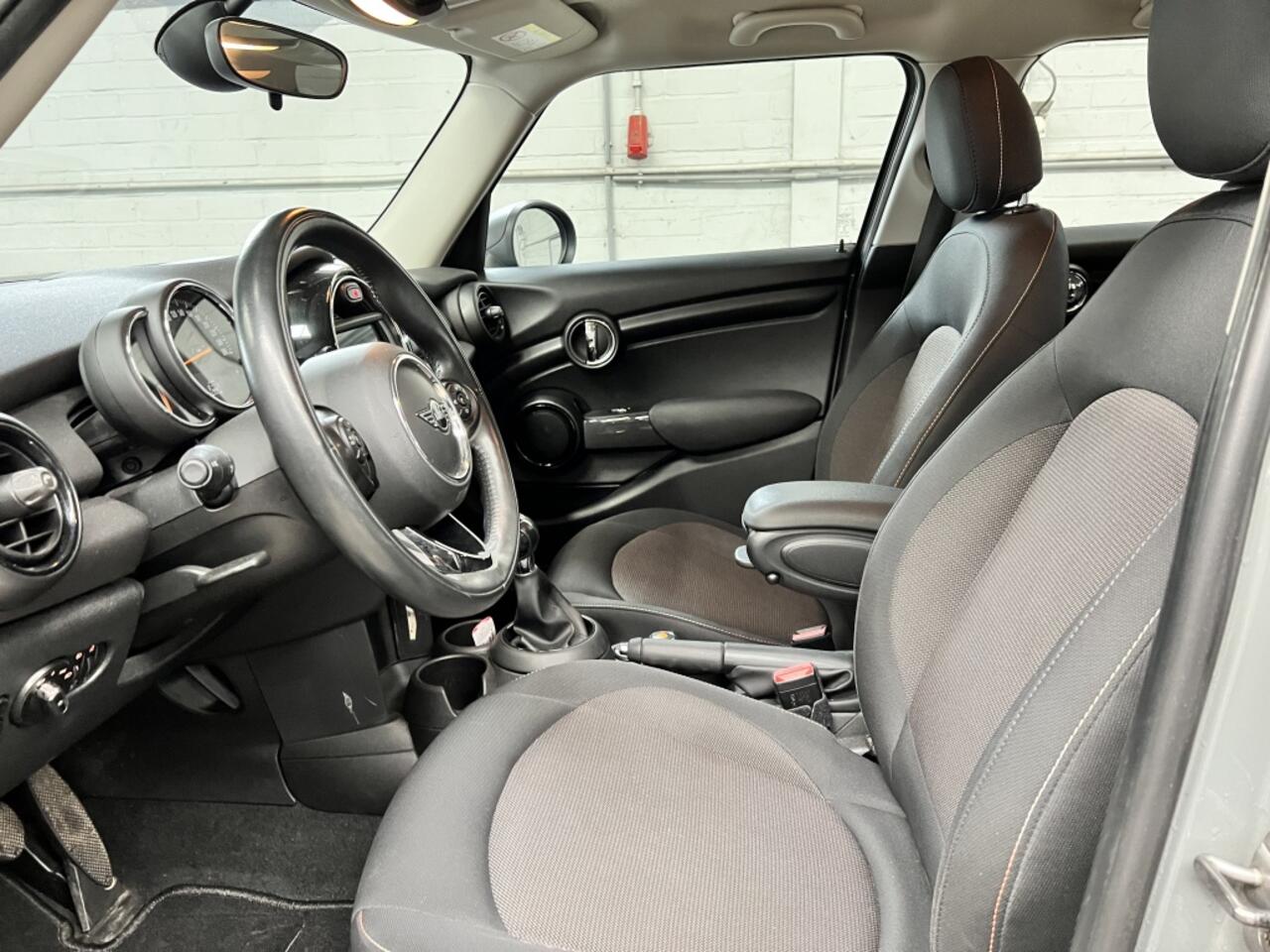 Mini MINI 5-deurs 1.5 Business Edition Cruise Clima Navi BT Tel PDC