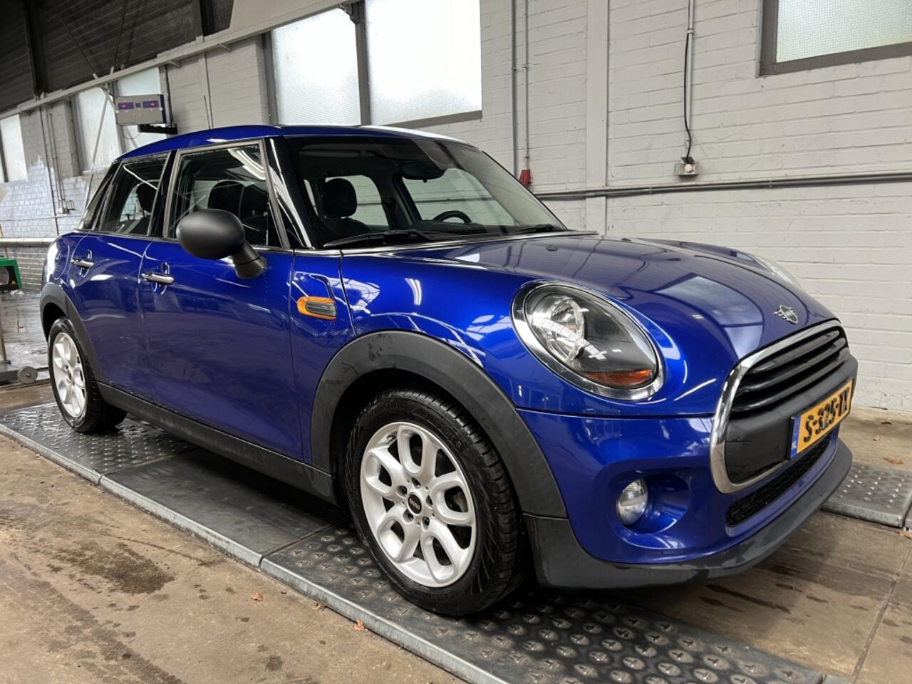 Mini MINI 1.5 Business Edition Clima Cruise Navi Pdc