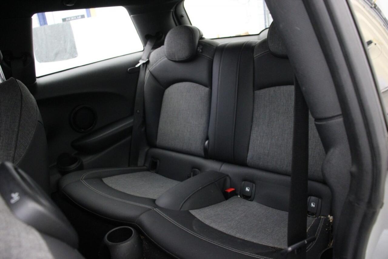 Mini MINI Essential 33 kWh - Carplay, Navi, Half Leer, Camera, Stoelverw.