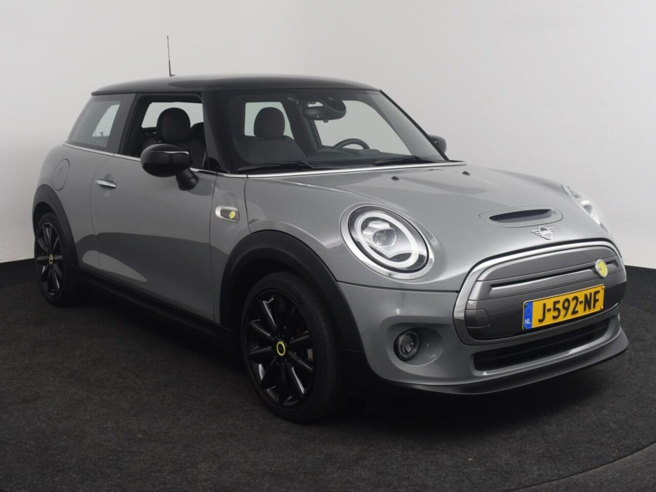 Mini MINI Essential 33 kWh | Camera o Keyless o CarPlay o Stoelverwarming
