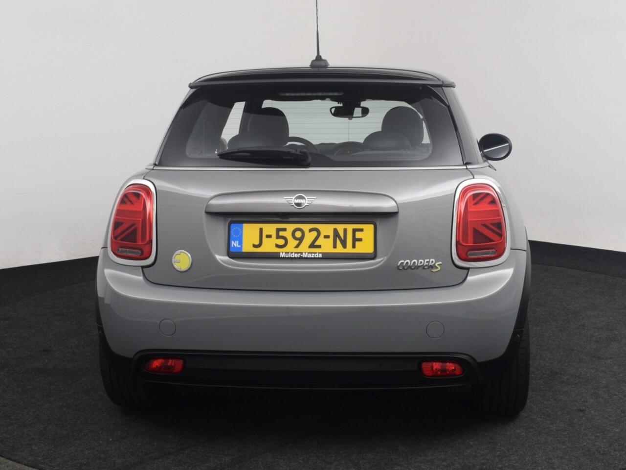 Mini MINI Essential 33 kWh | Camera o Keyless o CarPlay o Stoelverwarming