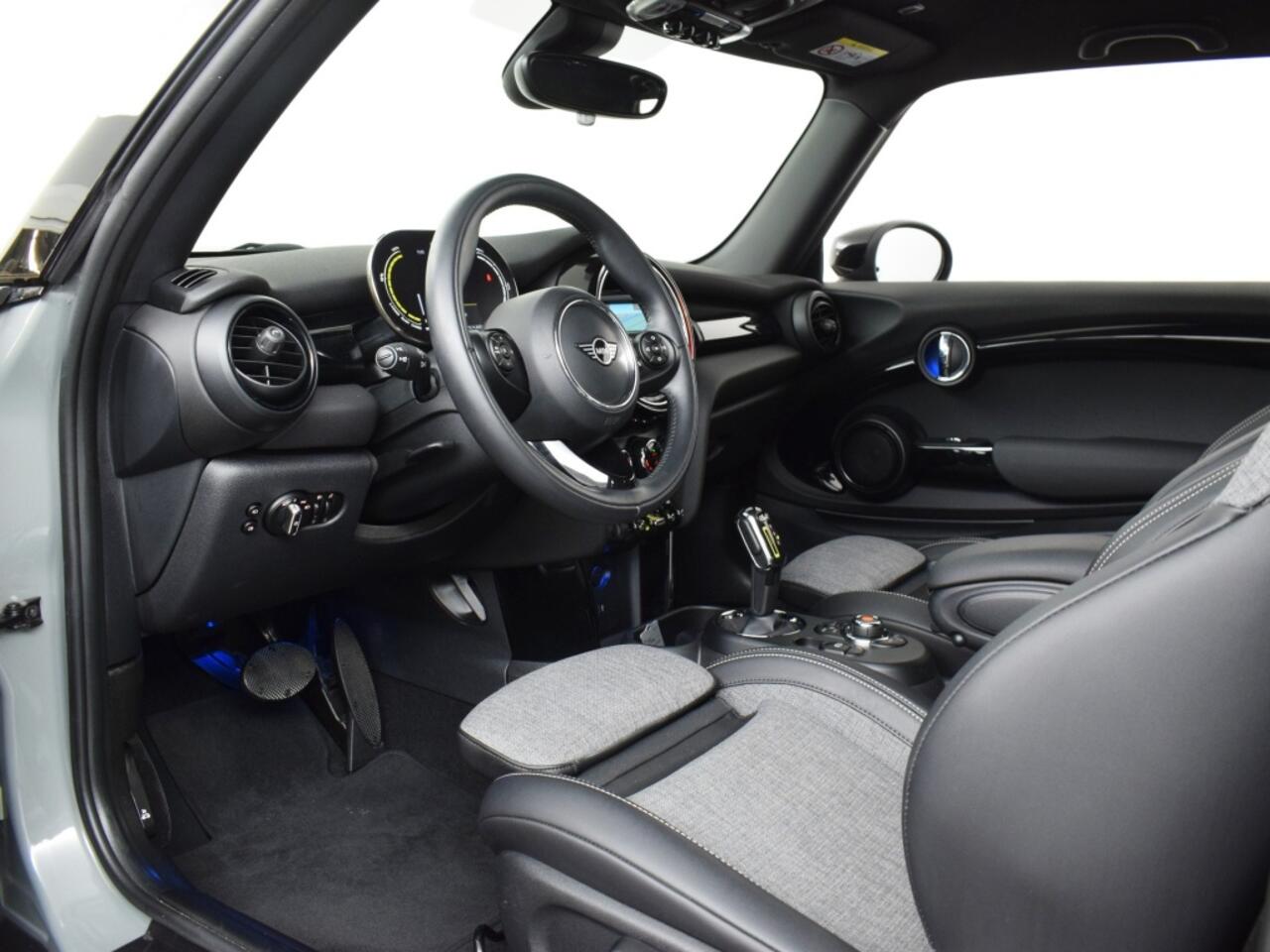 Mini MINI Essential 33 kWh | Camera o Keyless o CarPlay o Stoelverwarming