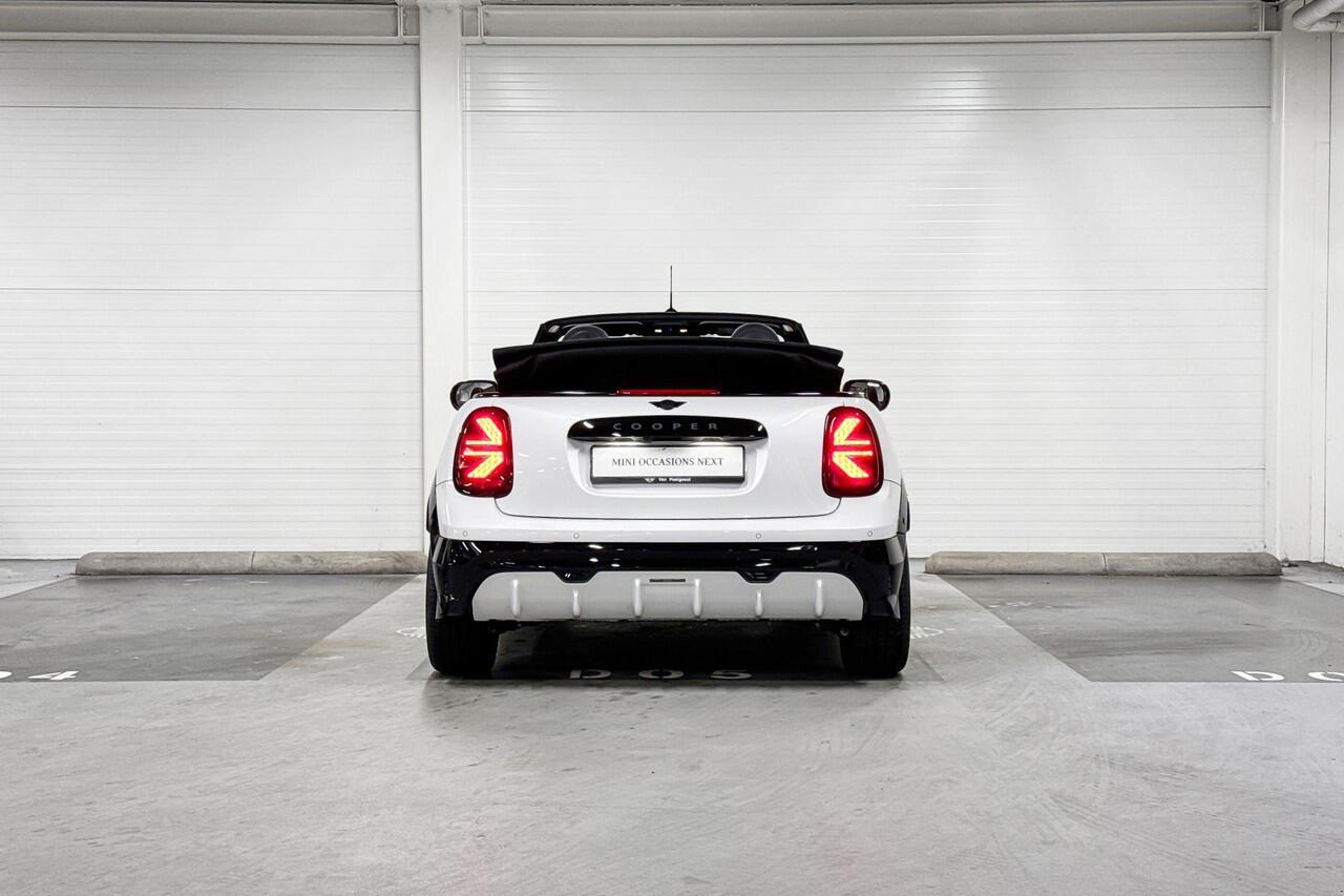 Mini MINI Cabrio C | John Cooper Works Uitvoering | Pakket M | 17" JCW Sprint Spoke Black Jet Black | Selections