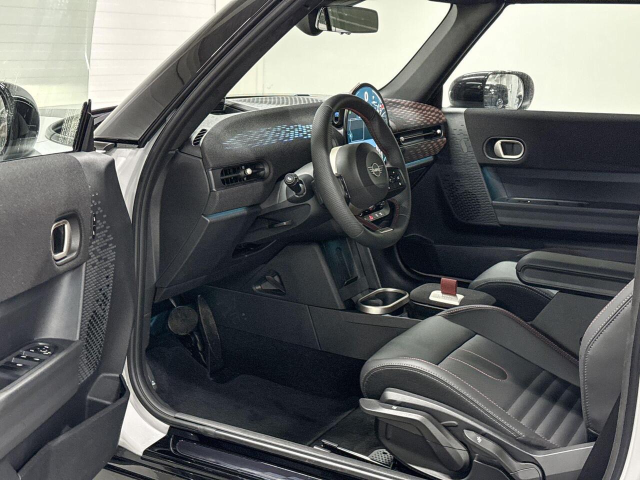 Mini MINI Cabrio C | John Cooper Works Uitvoering | Pakket M | 17" JCW Sprint Spoke Black Jet Black | Selections