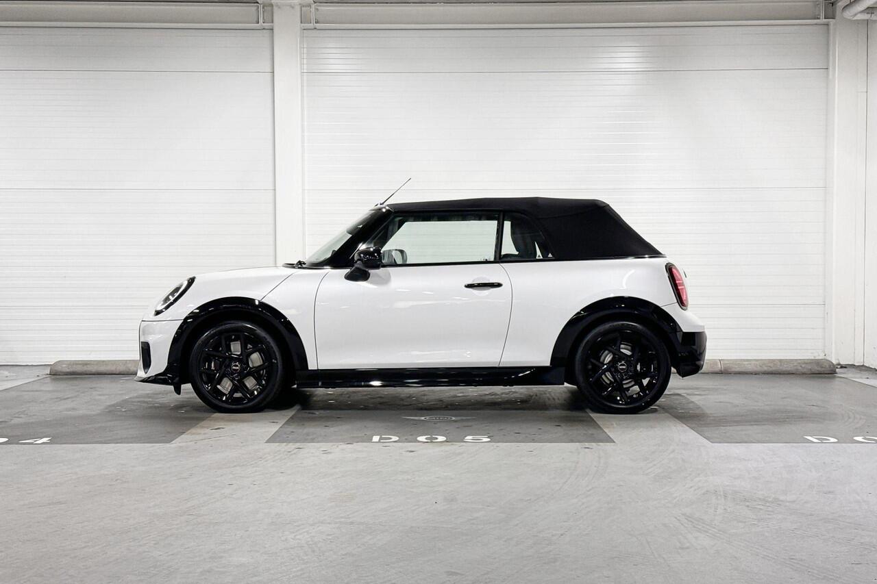 Mini MINI Cabrio C | John Cooper Works Uitvoering | Pakket M | 17" JCW Sprint Spoke Black Jet Black | Selections