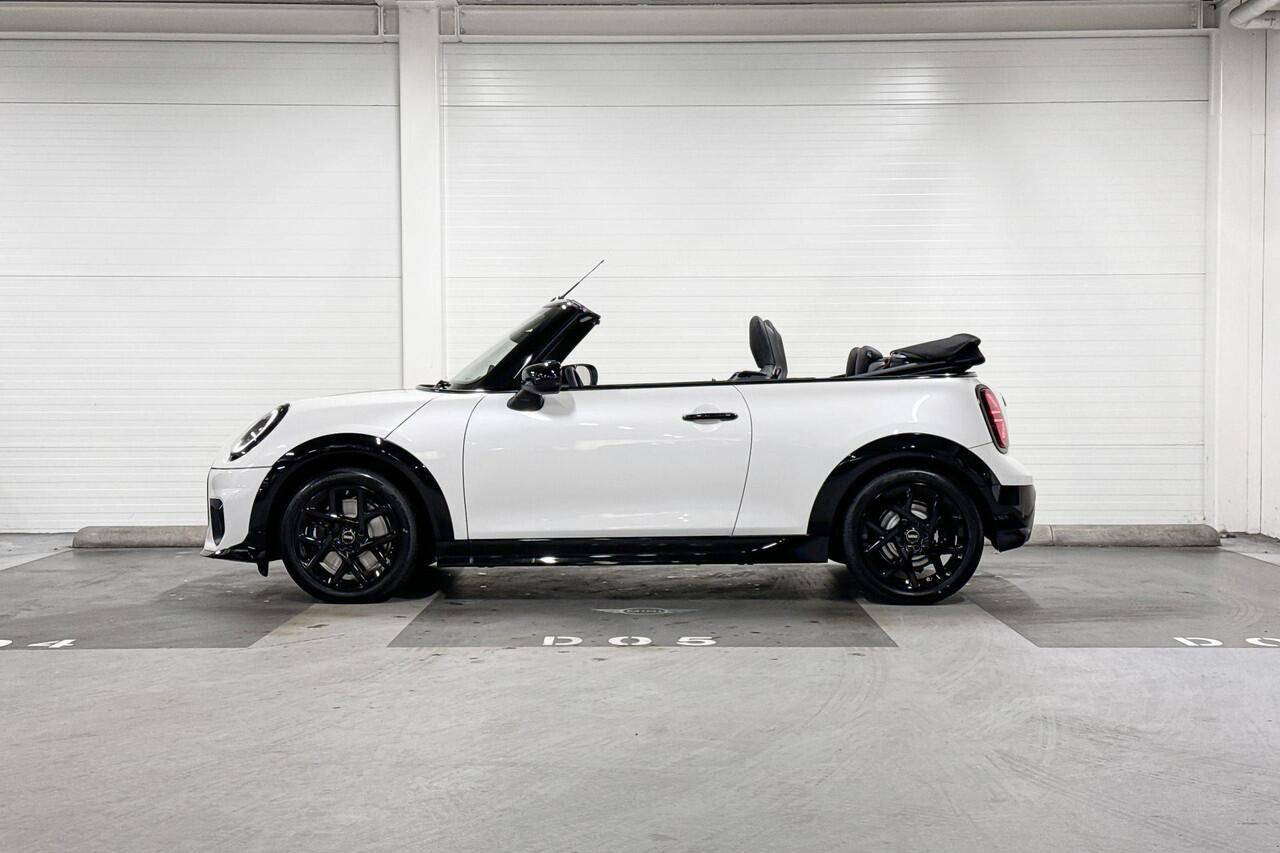 Mini MINI Cabrio C | John Cooper Works Uitvoering | Pakket M | 17" JCW Sprint Spoke Black Jet Black | Selections