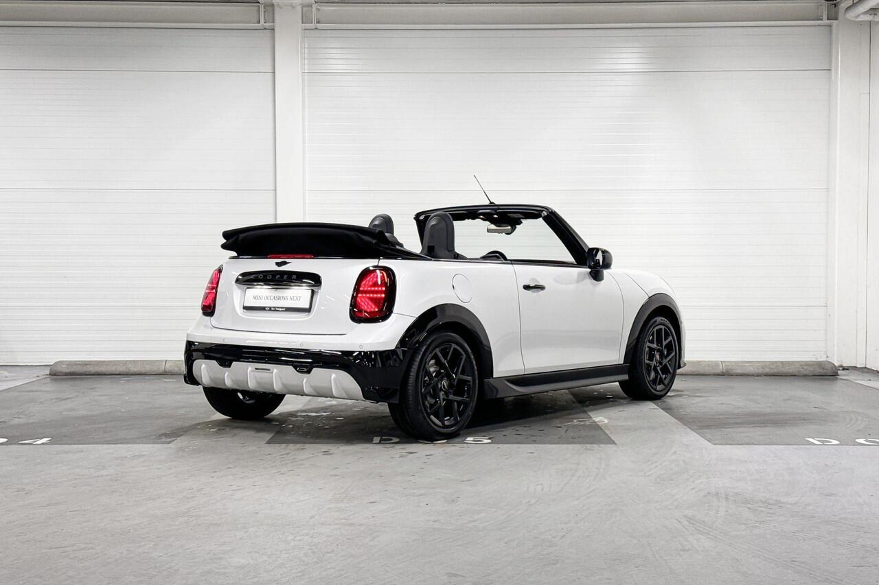 Mini MINI Cabrio C | John Cooper Works Uitvoering | Pakket M | 17" JCW Sprint Spoke Black Jet Black | Selections