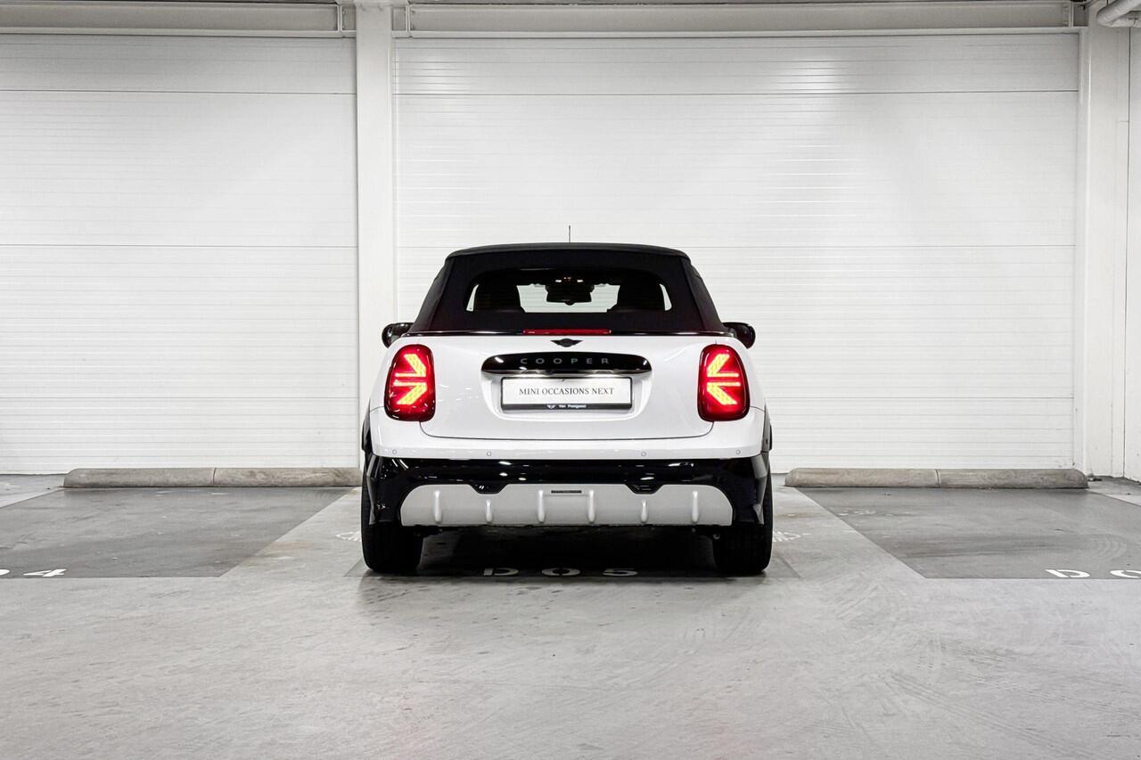 Mini MINI Cabrio C | John Cooper Works Uitvoering | Pakket M | 17" JCW Sprint Spoke Black Jet Black | Selections