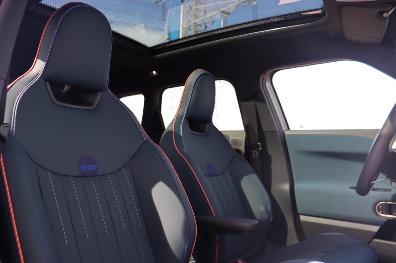 Mini MINI Aceman E | Favoured M Stuurwiel verwarming/ Comfort Access/ panoramadak/ Head-Up Display/ Stoelverwarming