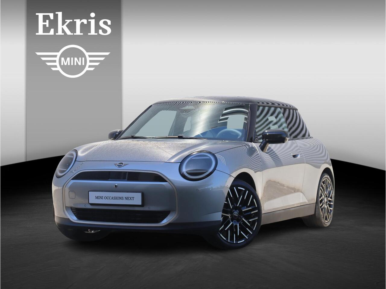 Mini MINI 3-deurs E | Favoured Trim + Pakket L + Panodak + Harman Kardon + Comfort Access + Head-Up + Parking Assistant Plus + 18'' LMV