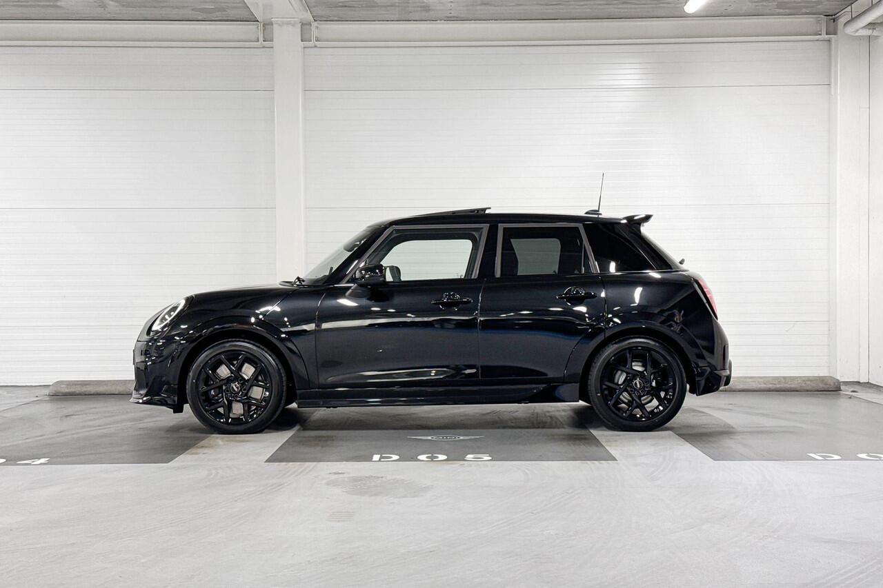 Mini MINI 5-deurs C | John Cooper Works Uitvoering | Pakket M | 17" Sprint Spoke black | Selections
