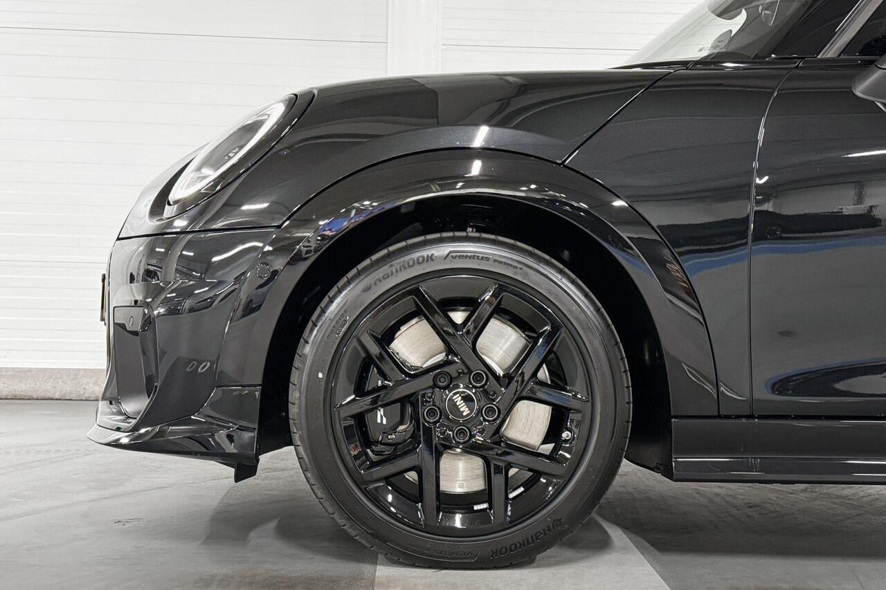 Mini MINI 5-deurs C | John Cooper Works Uitvoering | Pakket M | 17" Sprint Spoke black | Selections