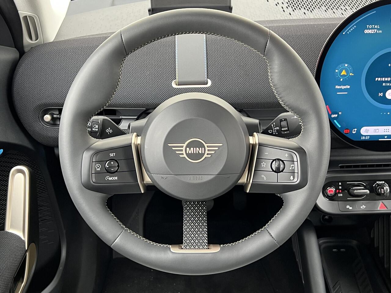 Mini MINI Aceman E | Classic + Pakket S | S-Pakket | Head-Up Display | Achteruitrijcamera | Stuur- Stoelverwarming |