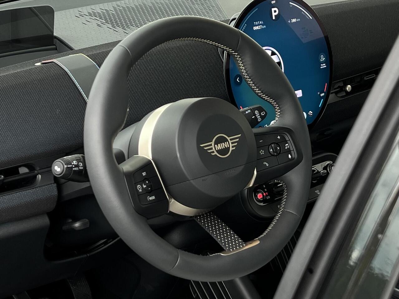 Mini MINI Aceman E | Classic + Pakket S | S-Pakket | Head-Up Display | Achteruitrijcamera | Stuur- Stoelverwarming |