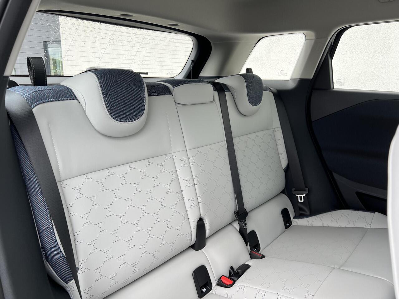 Mini MINI Aceman E | Classic + Pakket S | S-Pakket | Head-Up Display | Achteruitrijcamera | Stuur- Stoelverwarming |