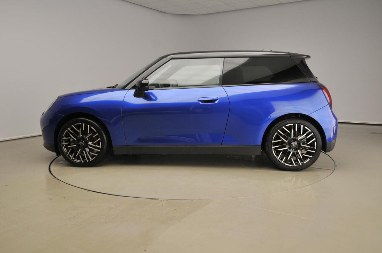 Mini MINI 3-deurs E | Favoured Trim + Package L | Panoramadak | Achteruitrijcamera | Head-up display | Harman/Kardon |