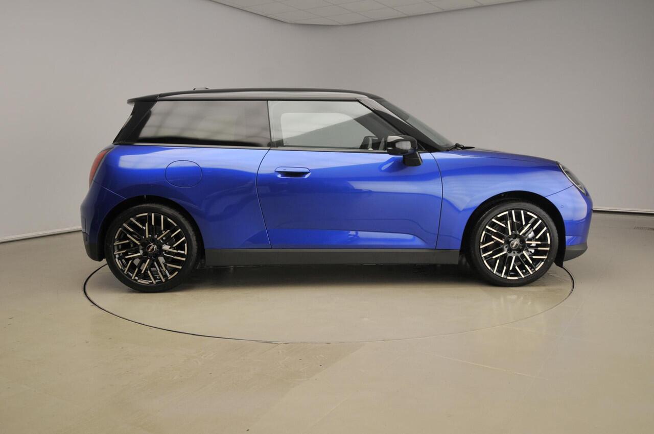 Mini MINI 3-deurs E | Favoured Trim + Package L | Panoramadak | Achteruitrijcamera | Head-up display | Harman/Kardon |