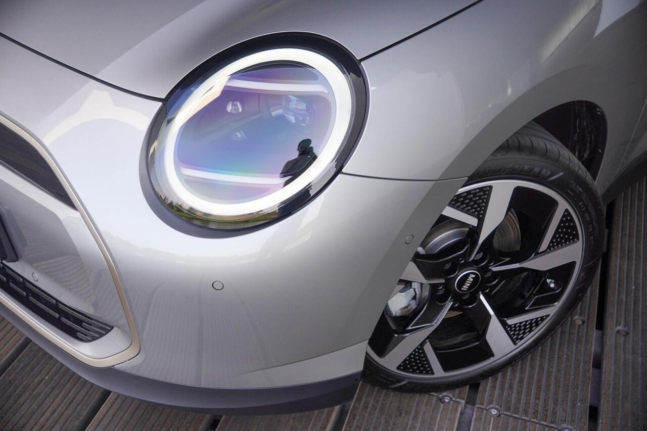 Mini MINI 3-deurs E | Favoured Tim + Package M