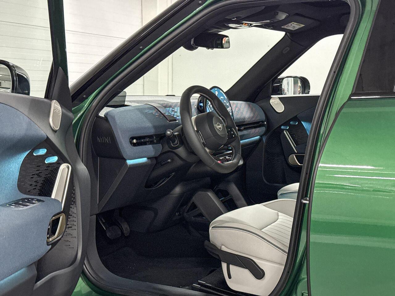 Mini MINI Aceman E | Favoured Uitvoering | Pakket L | 18" Night Flash Spoke 2-tone