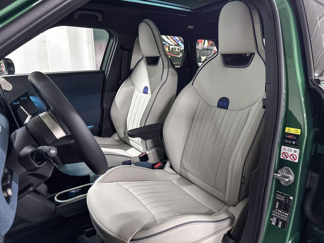 Mini MINI Aceman E | Favoured Uitvoering | Pakket L | 18" Night Flash Spoke 2-tone