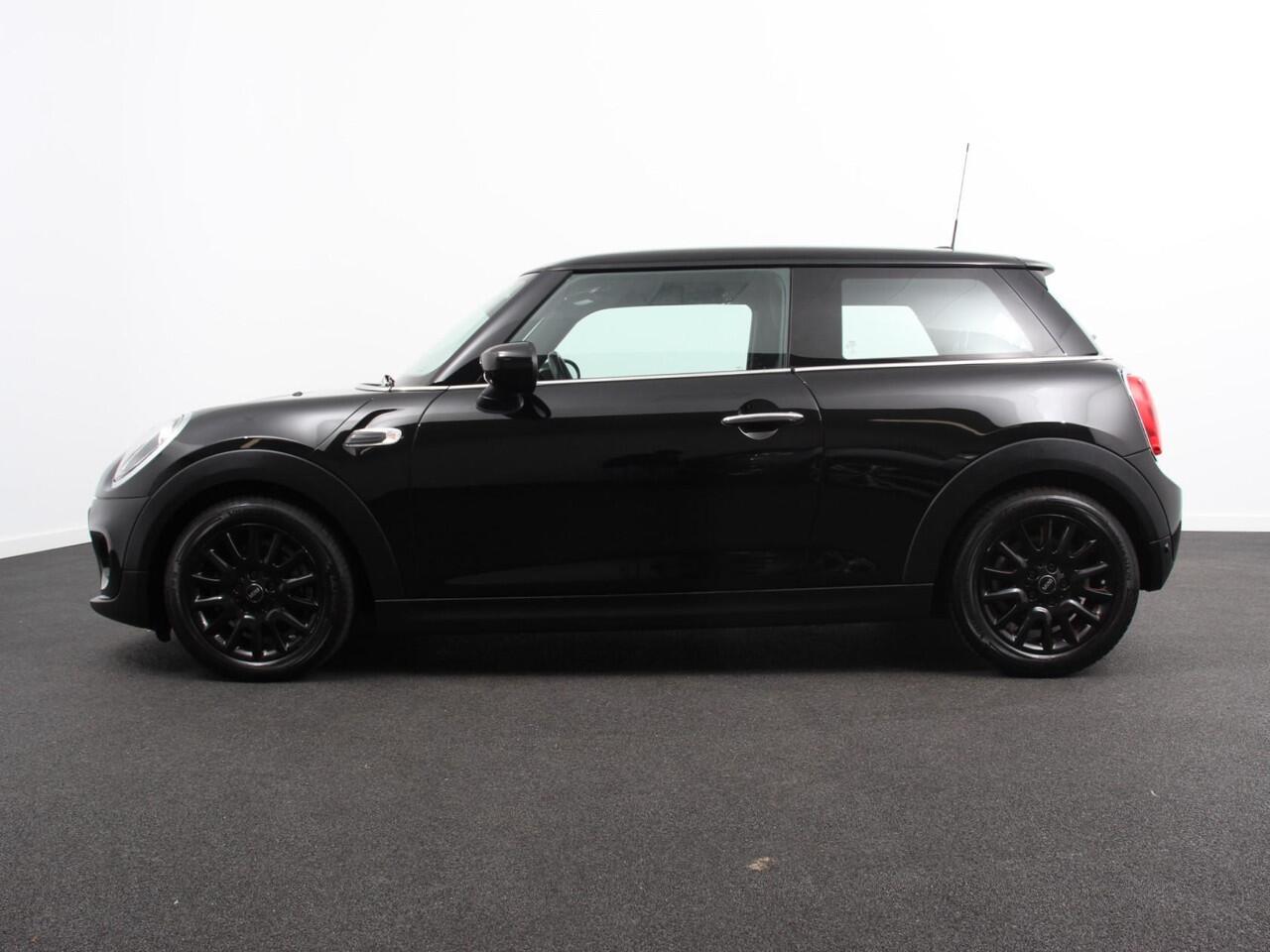 Mini ONE Mini 1.5 Automaat Blackyard | Parkeer sensoren | Airco | Verwarmbare voorstoelen | Lichtmetalen velgen 16" black