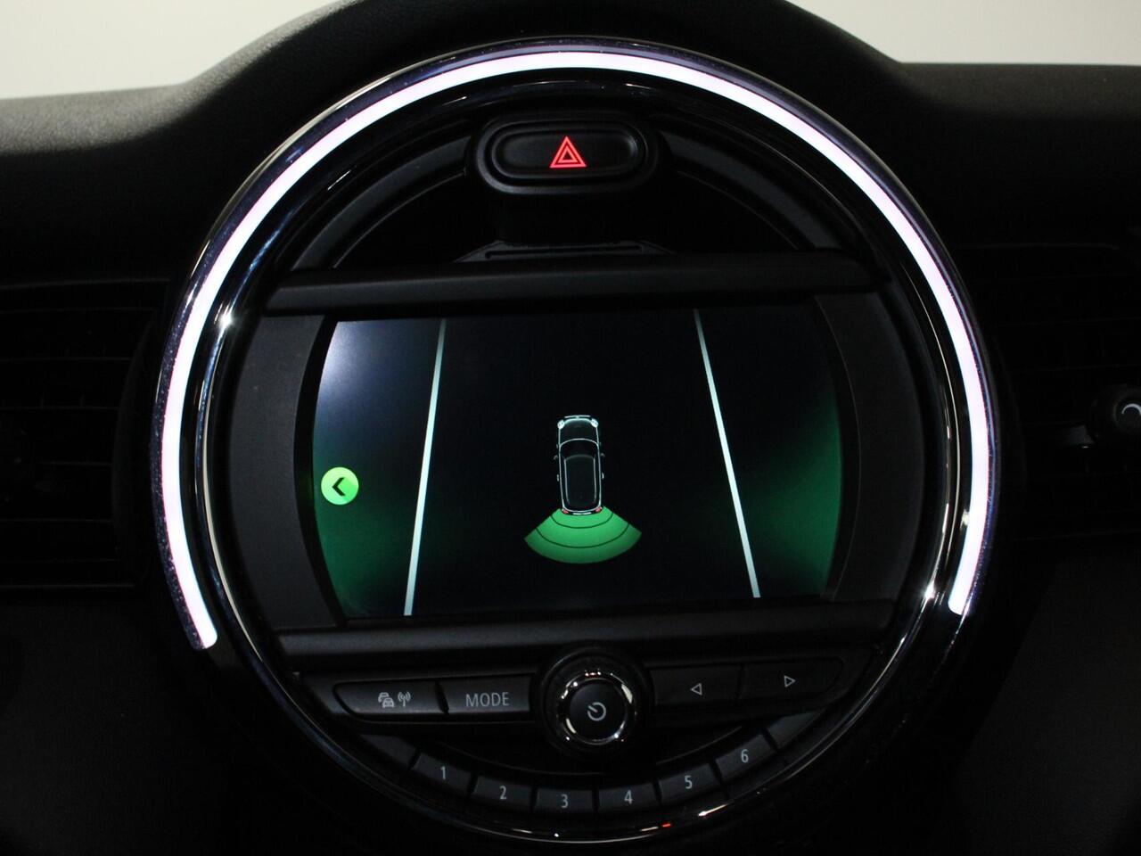 Mini ONE Mini 1.5 Automaat Blackyard | Parkeer sensoren | Airco | Verwarmbare voorstoelen | Lichtmetalen velgen 16" black