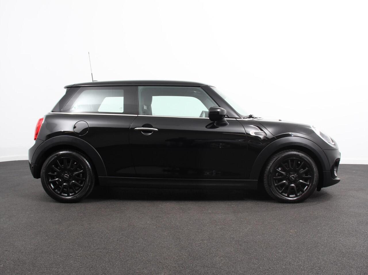Mini ONE Mini 1.5 Automaat Blackyard | Parkeer sensoren | Airco | Verwarmbare voorstoelen | Lichtmetalen velgen 16" black