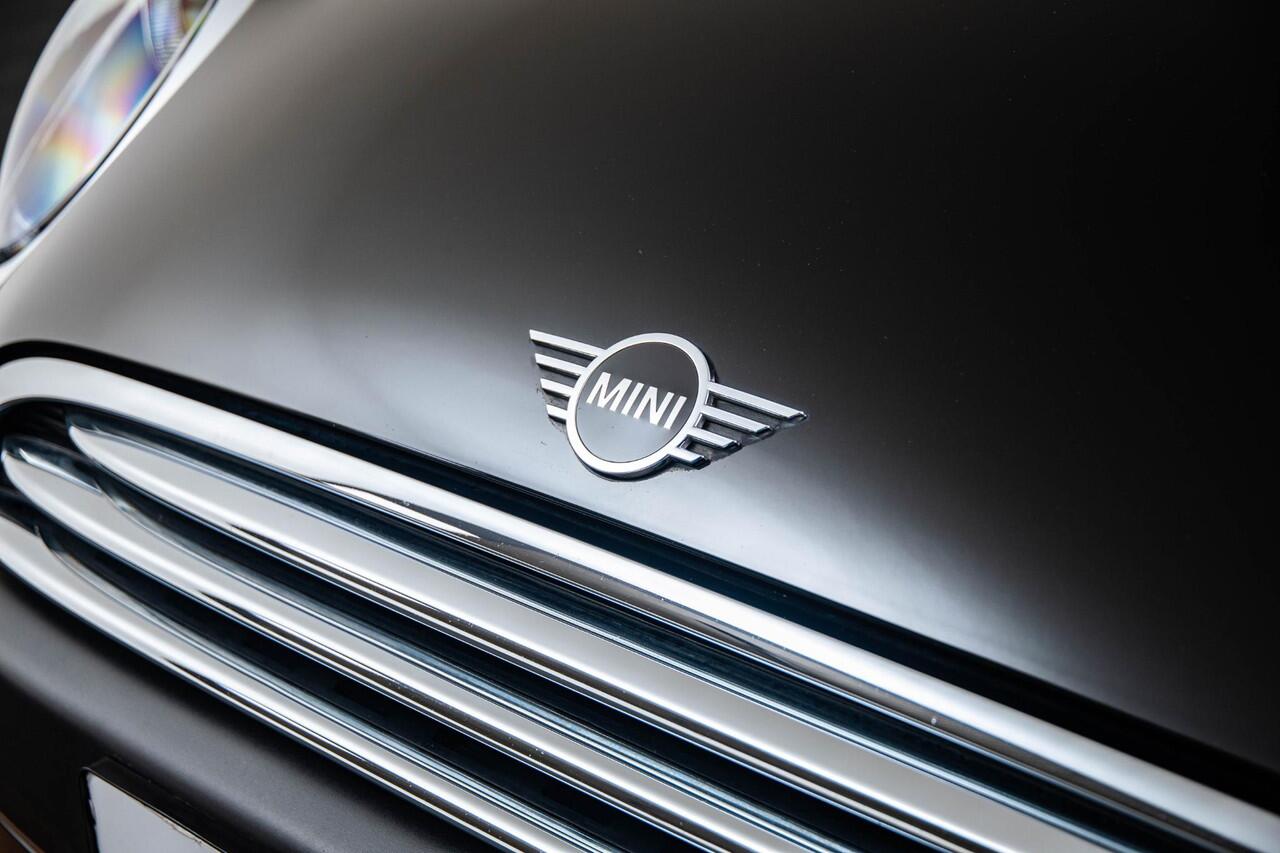 Mini ONE Mini 1.5 Salt - cruise control - Regen- en lichtsensor - Binnenlichtpakket - PDC achter - Chrome Line exterieur - MINI Navigatiesysteem - Middenarmsteun voor -