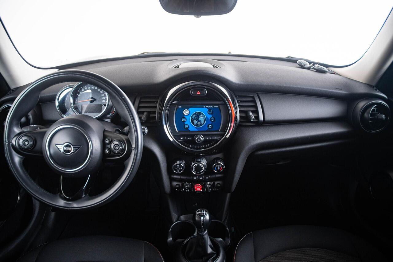 Mini ONE Mini 1.5 Salt - cruise control - Regen- en lichtsensor - Binnenlichtpakket - PDC achter - Chrome Line exterieur - MINI Navigatiesysteem - Middenarmsteun voor -