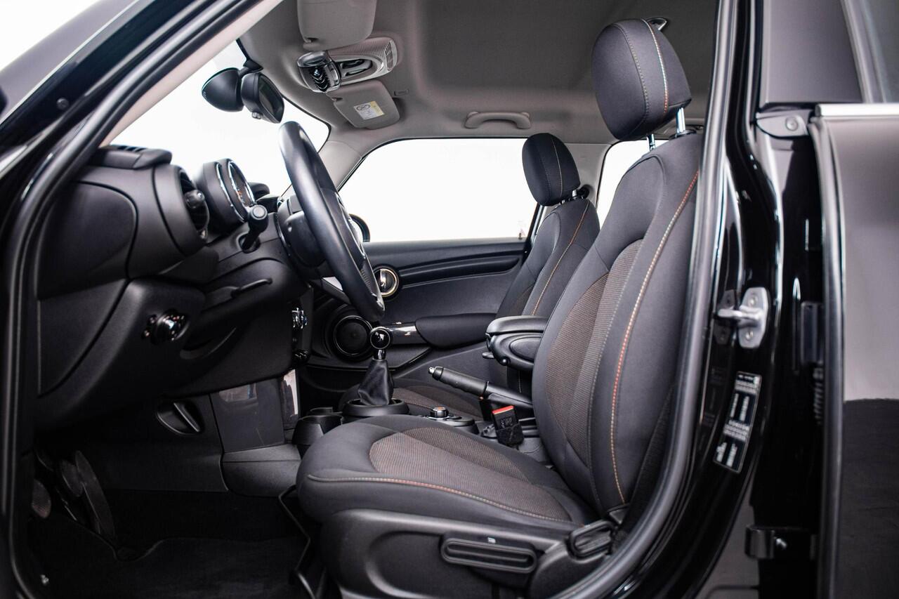 Mini ONE Mini 1.5 Salt - cruise control - Regen- en lichtsensor - Binnenlichtpakket - PDC achter - Chrome Line exterieur - MINI Navigatiesysteem - Middenarmsteun voor -